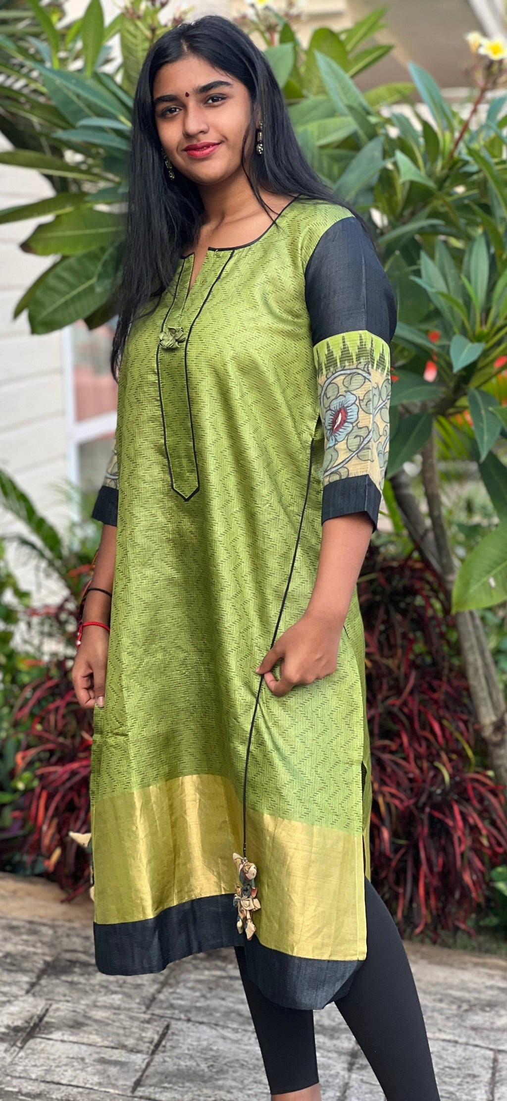 Kurta: Tussar with Ikat Sleeves(KR-CT-ASR-0003)
