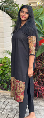 Load image into Gallery viewer, Kurta: Maheshwari with kalamkari story boarder (KR-CT-ASR-0001)
