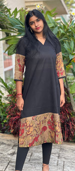 Load image into Gallery viewer, Kurta: Maheshwari with kalamkari story boarder (KR-CT-ASR-0001)
