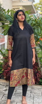 Load image into Gallery viewer, Kurta: Maheshwari with kalamkari story boarder (KR-CT-ASR-0001)

